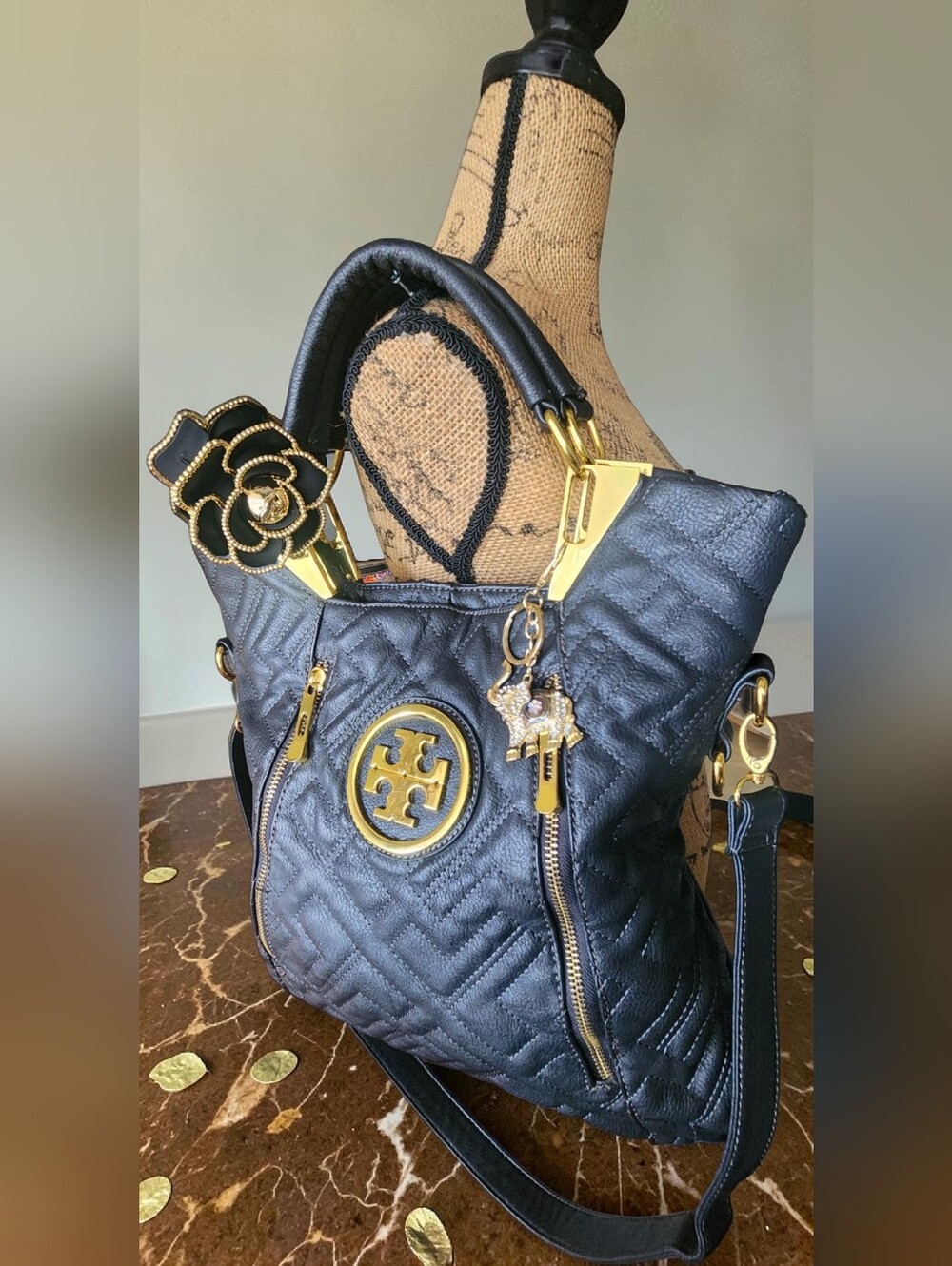 Tory Burch Marion Quilted Hobo/Tote Bag In Black & Gold Hardware - Picture 4 of 15
